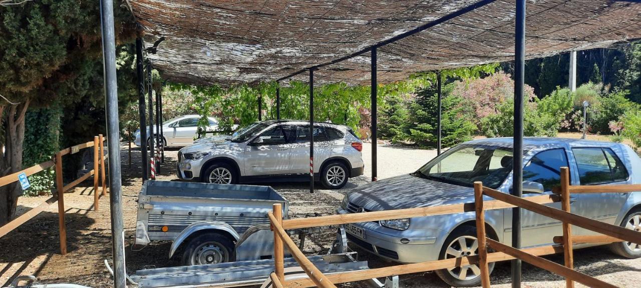 לינה וארוחת בוקר סנט-מרטין-דה-קרו Fenetre Sur Les Alpilles מראה חיצוני תמונה